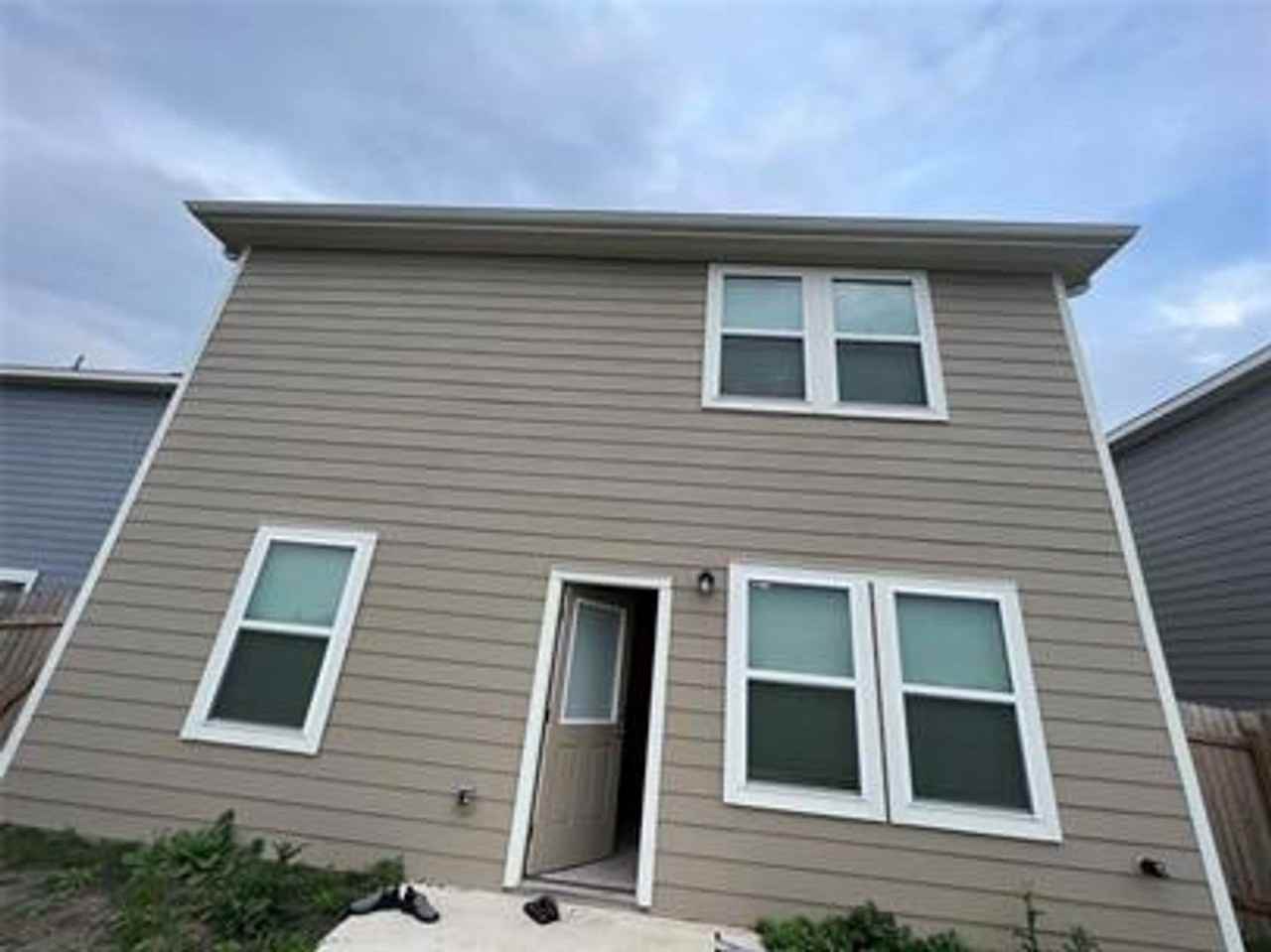 309 Red Fish Ln - Photo 3 of 17