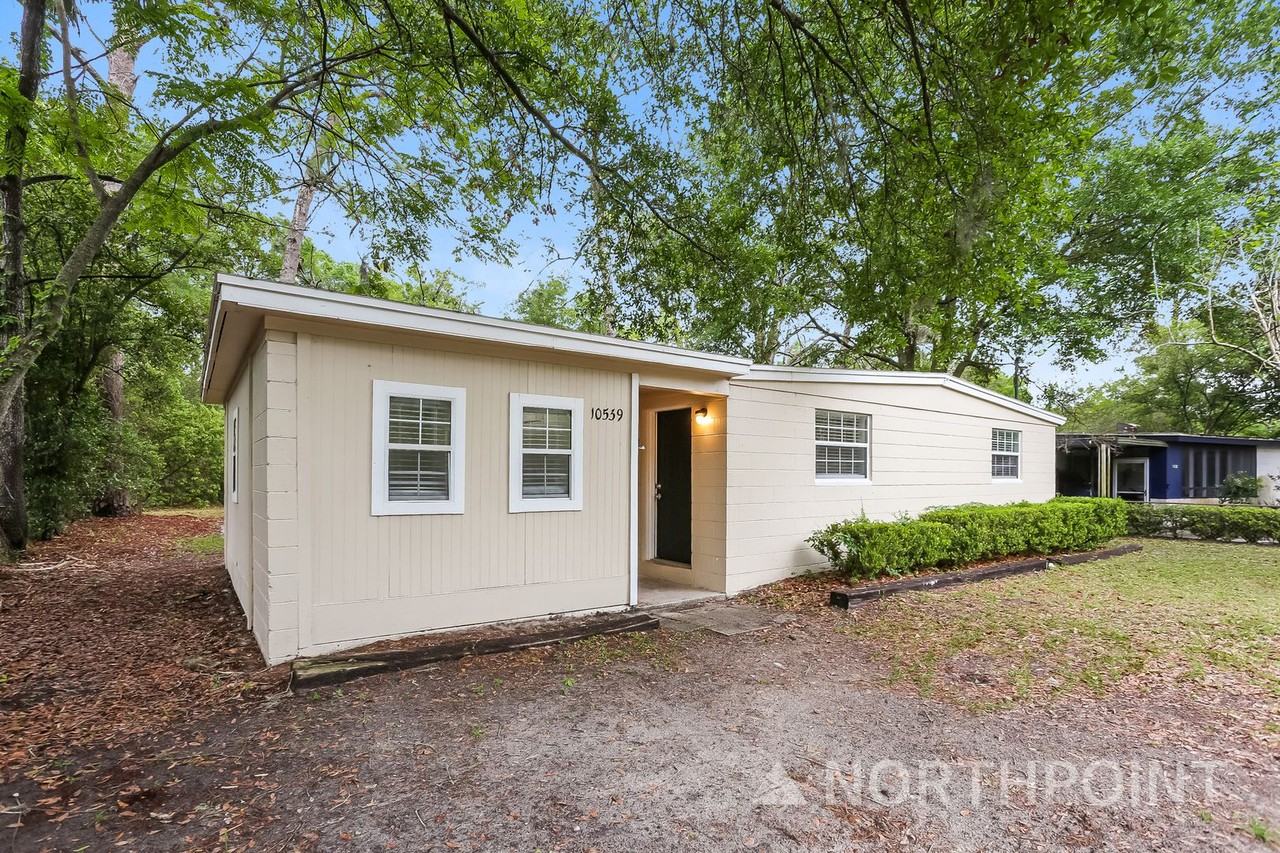 10539 Gailwood Cir E - Photo 2 of 15