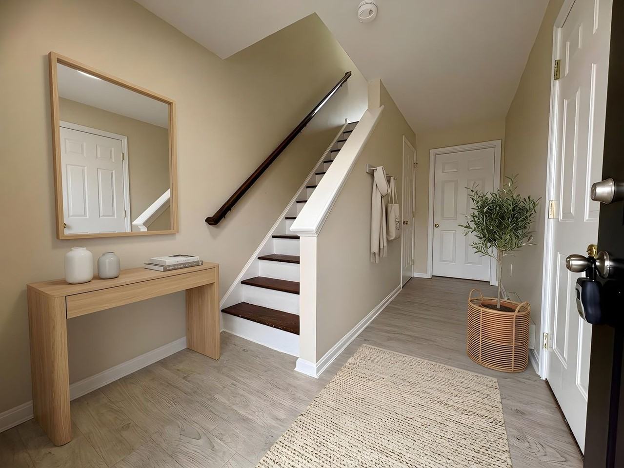 710 Rachel Dr - Photo 2 of 40