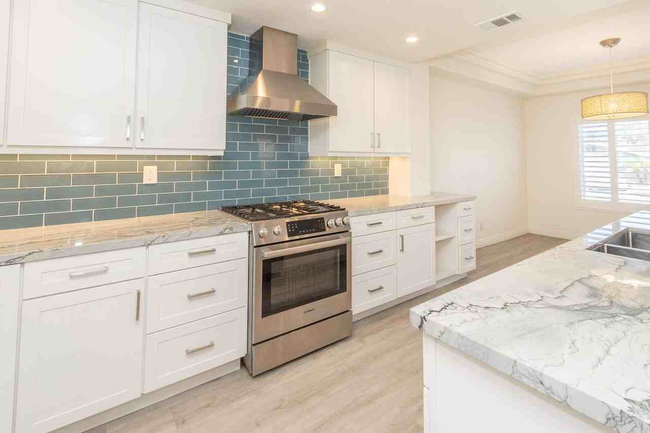 909 Agate St #4 - Photo 4 of 39