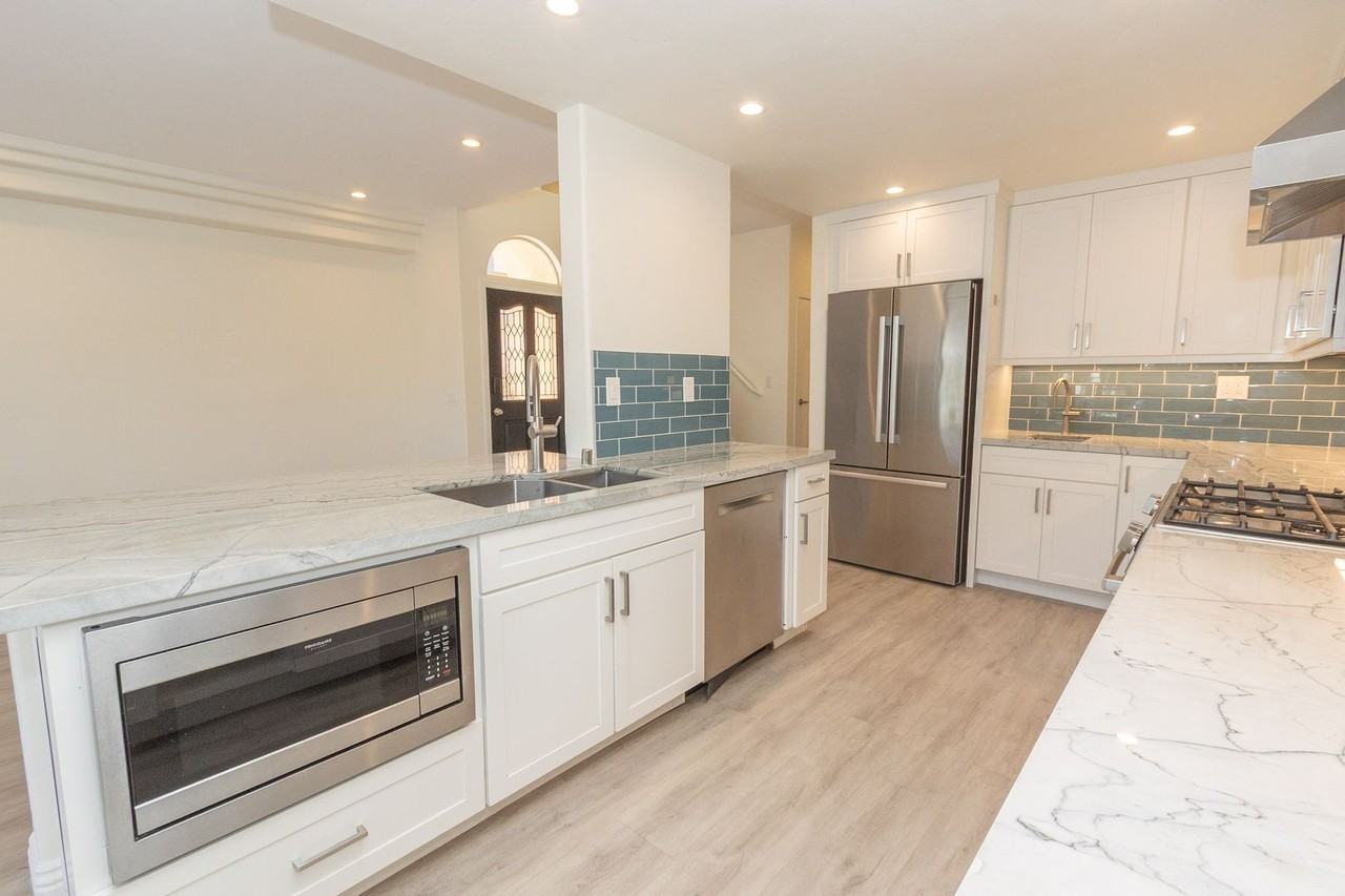 909 Agate St #4 - Photo 6 of 39