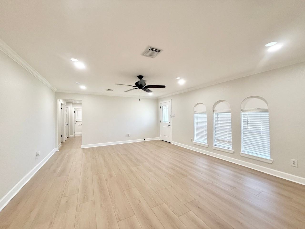 1429 Northview Dr - Photo 2 of 24