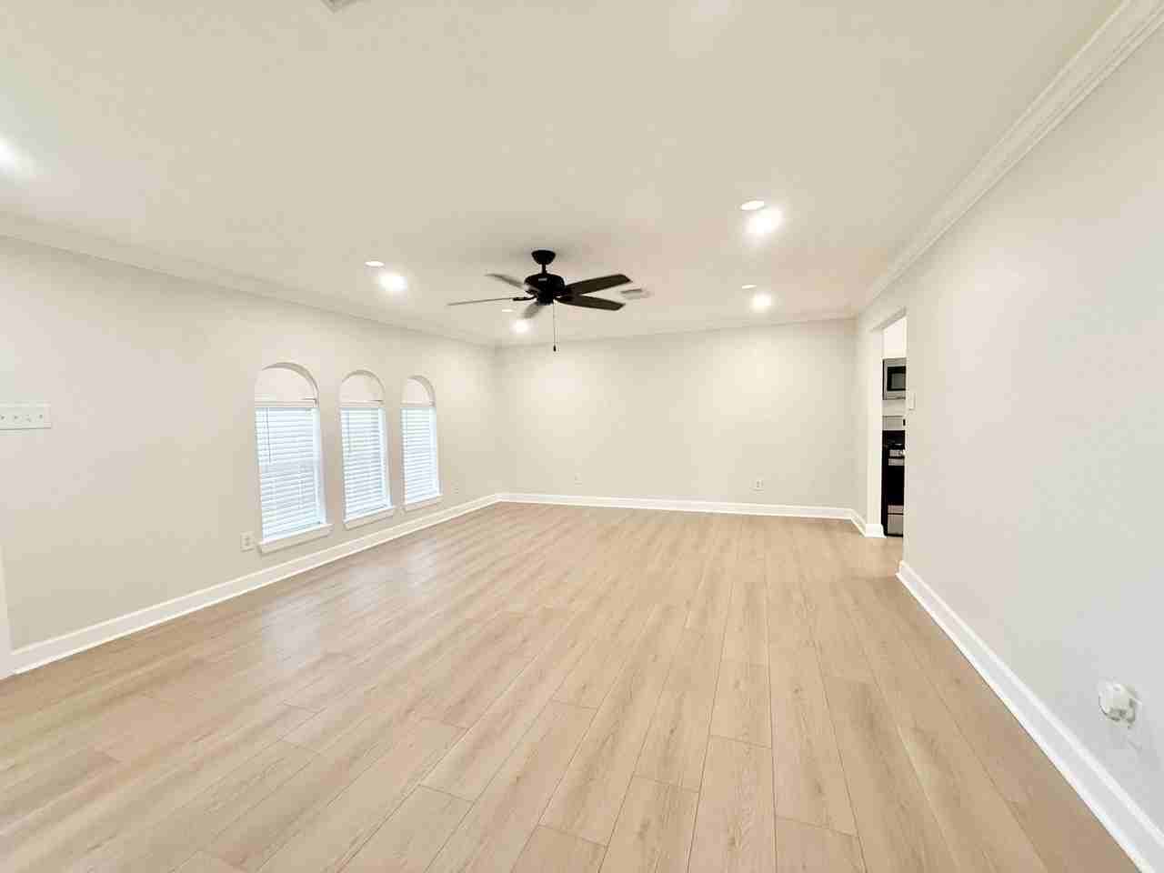 1429 Northview Dr - Photo 3 of 24