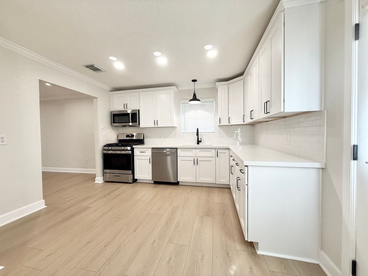 1429 Northview Dr - Photo 7 of 24