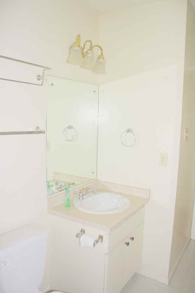 8101 Stillwood Ln - Photo 3 of 12