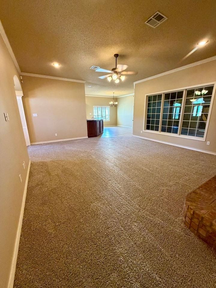 5901 94th St - Photo 4 of 19