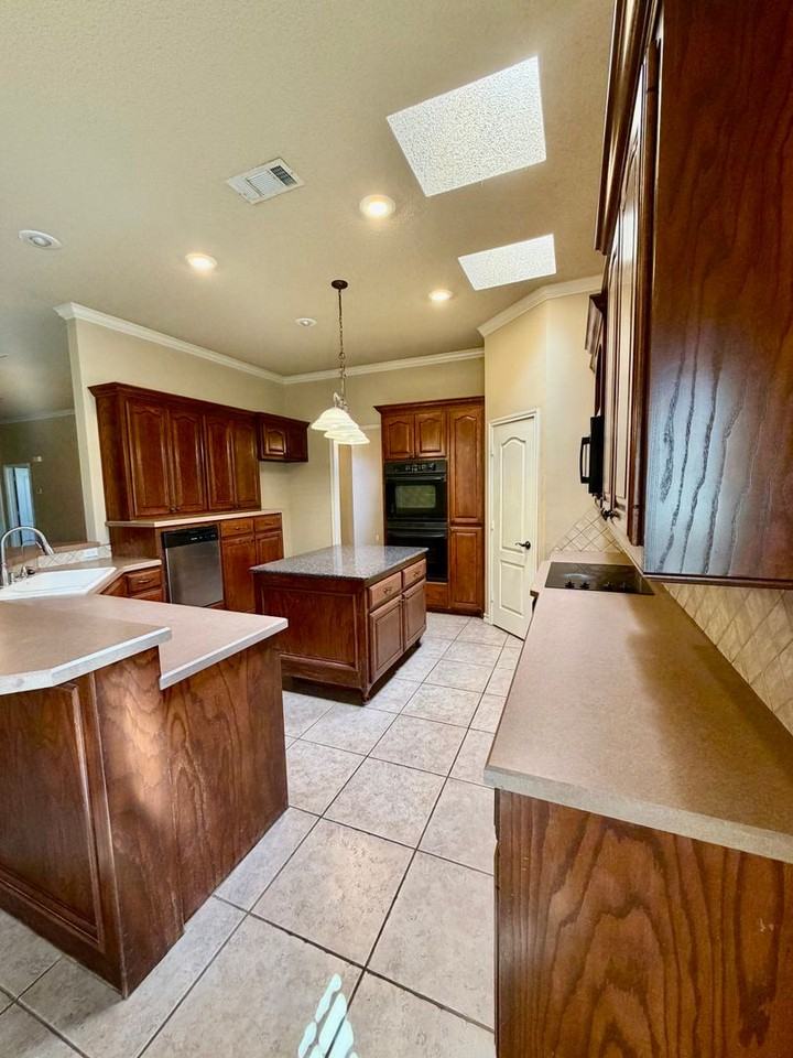 5901 94th St - Photo 6 of 19