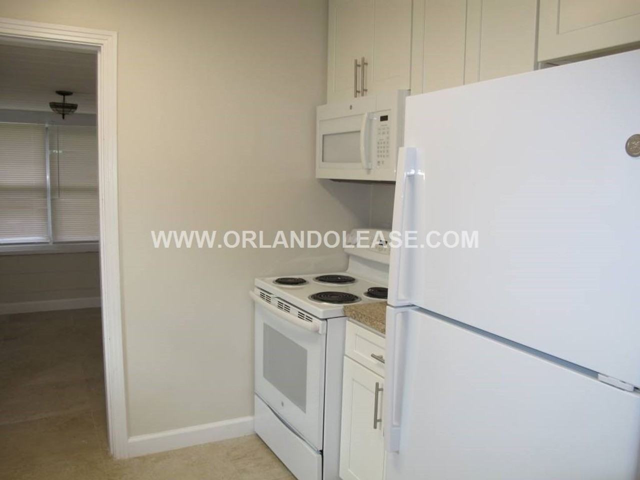 1803 Pineview Cir - Photo 4 of 9