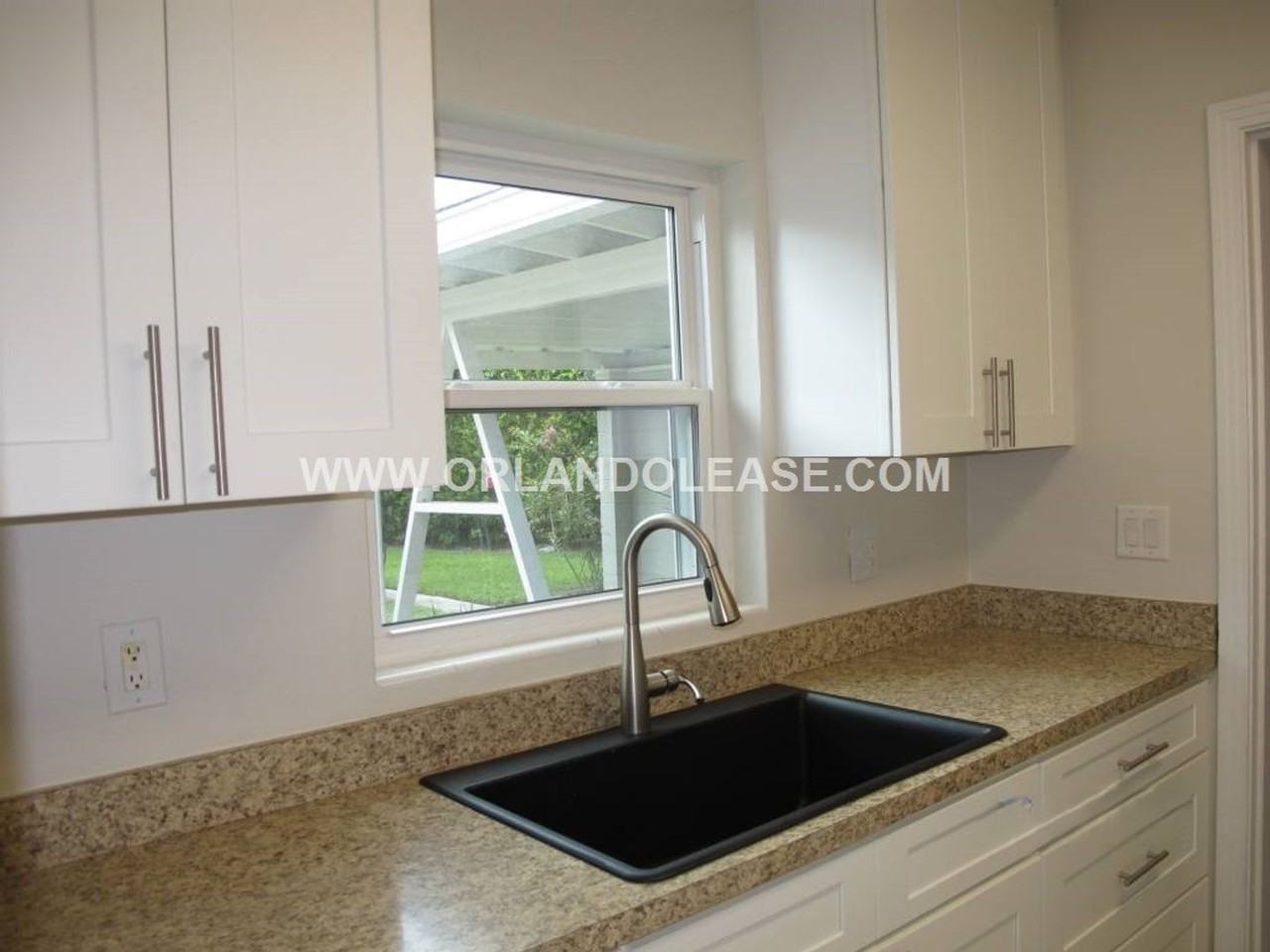 1803 Pineview Cir - Photo 5 of 9