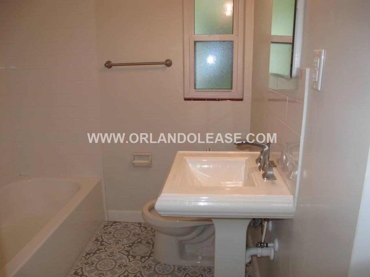 1803 Pineview Cir - Photo 6 of 9