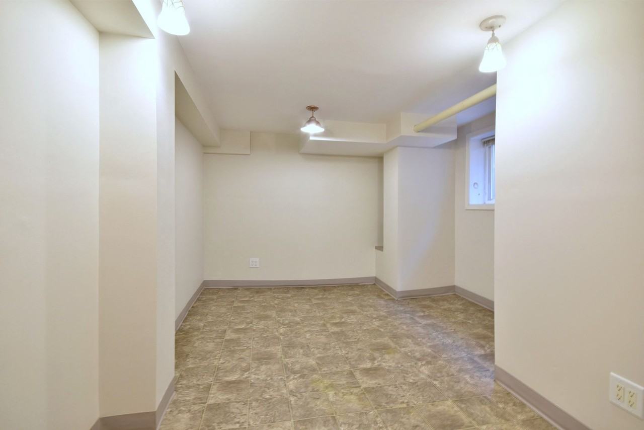 2219 W Rosemont - Photo 7 of 36