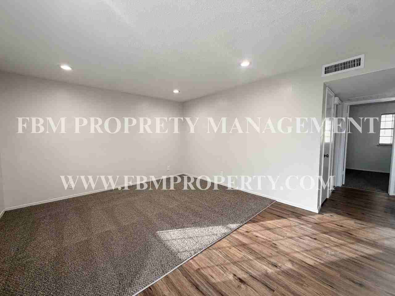 1401 N Clay St #E - Photo 4 of 15