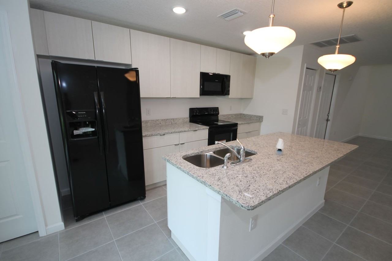 1857 Hazelton St Nw - Photo 6 of 9