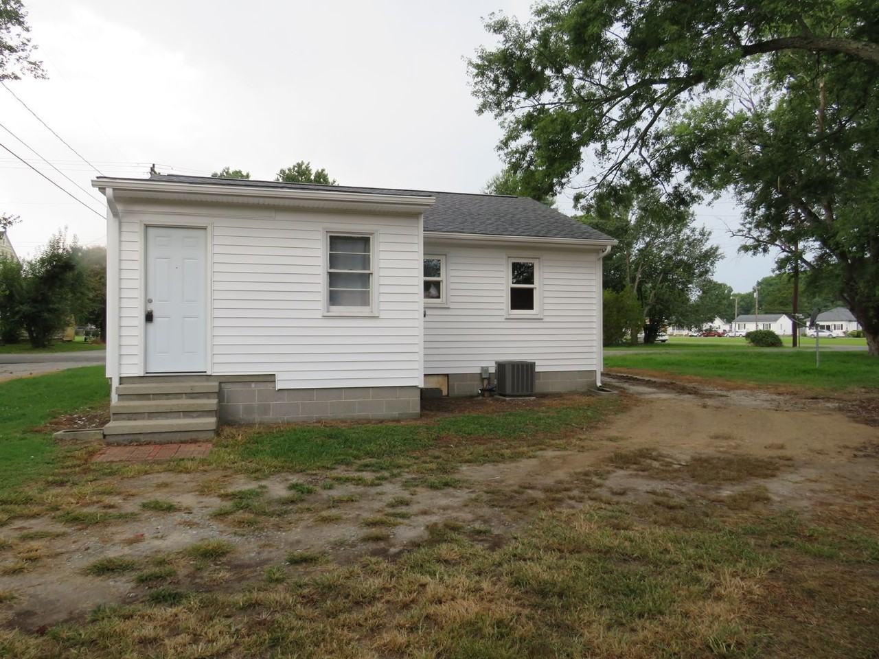 706 Pegram Ln - Photo 3 of 6