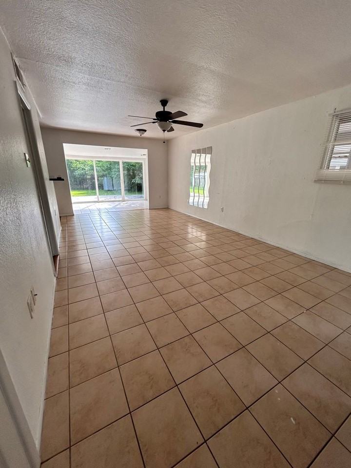2265 E Contour Dr - Photo 2 of 17