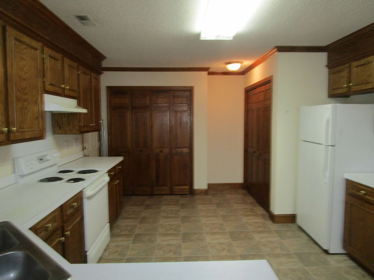 1045 Cutleaf Dr - Photo 5 of 7