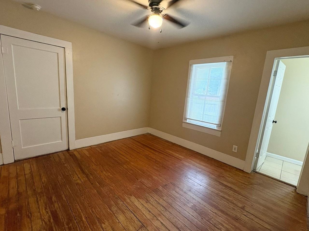 220 Goldman St - Photo 3 of 12