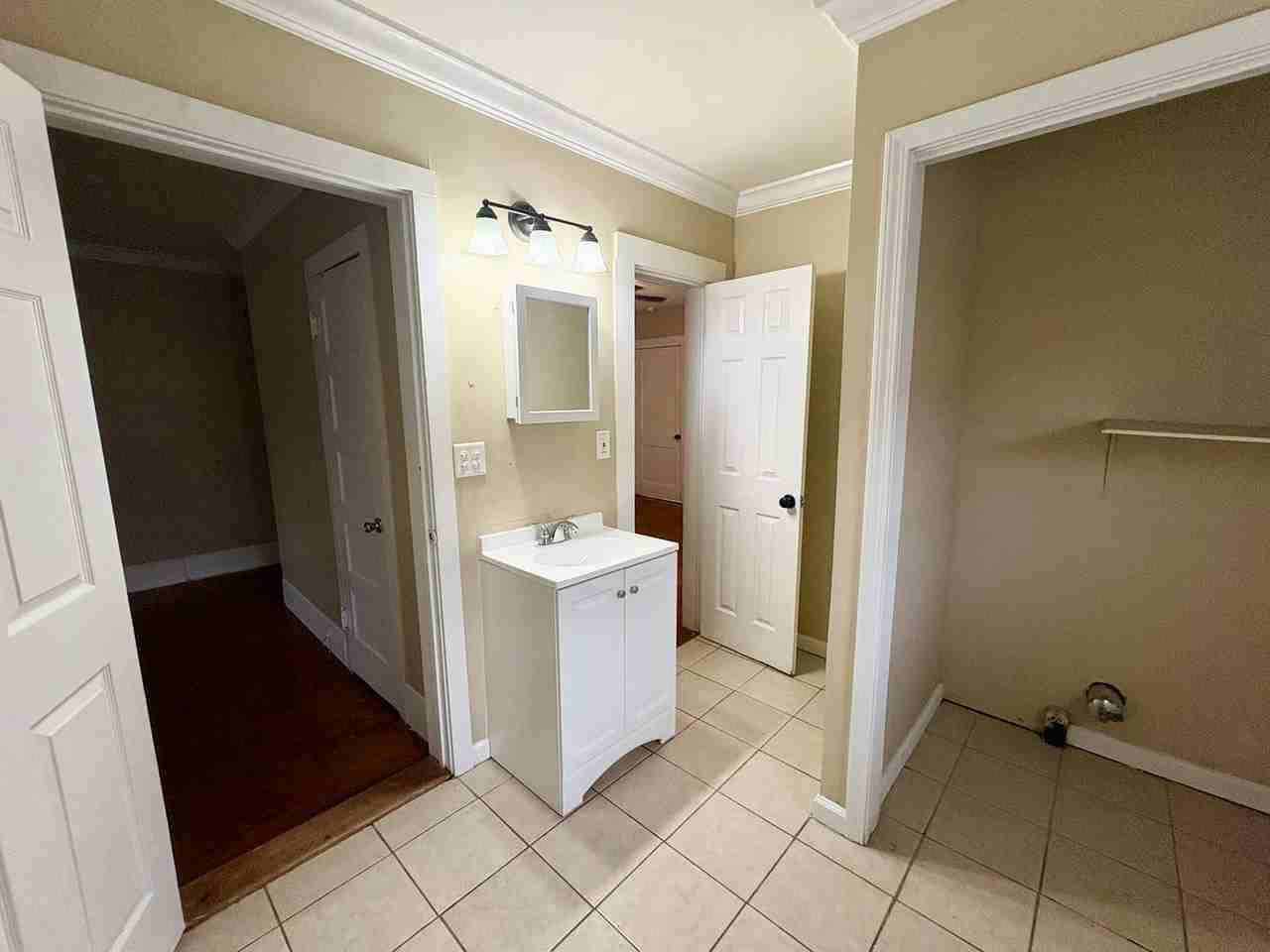 220 Goldman St - Photo 4 of 12