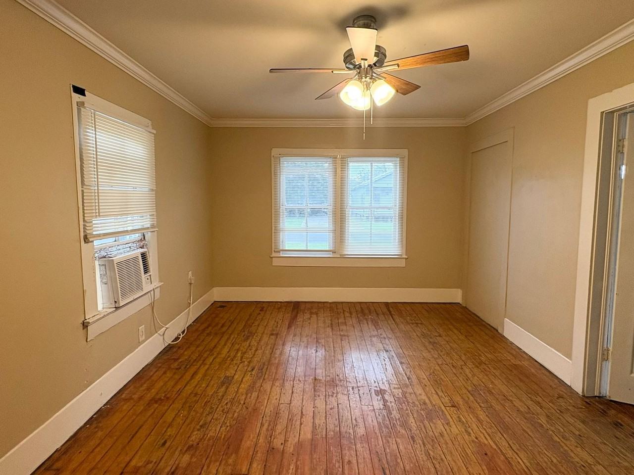 220 Goldman St - Photo 6 of 12