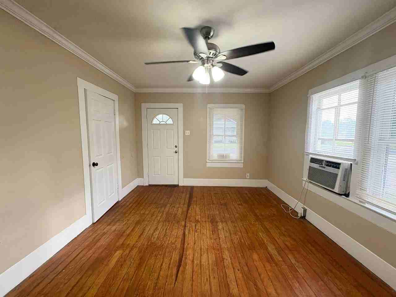 220 Goldman St - Photo 7 of 12