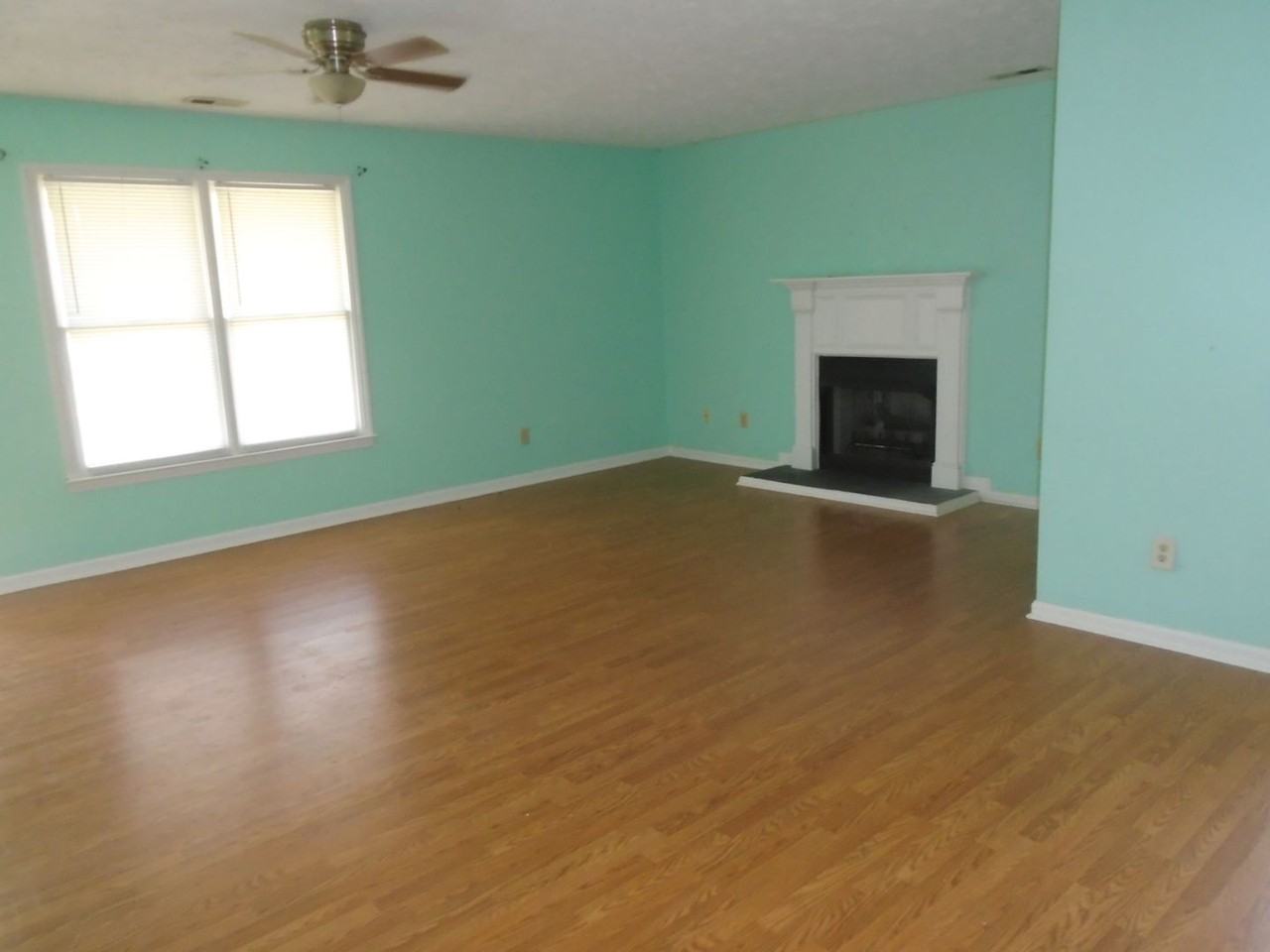 6334 Greycliff Dr - Photo 4 of 22