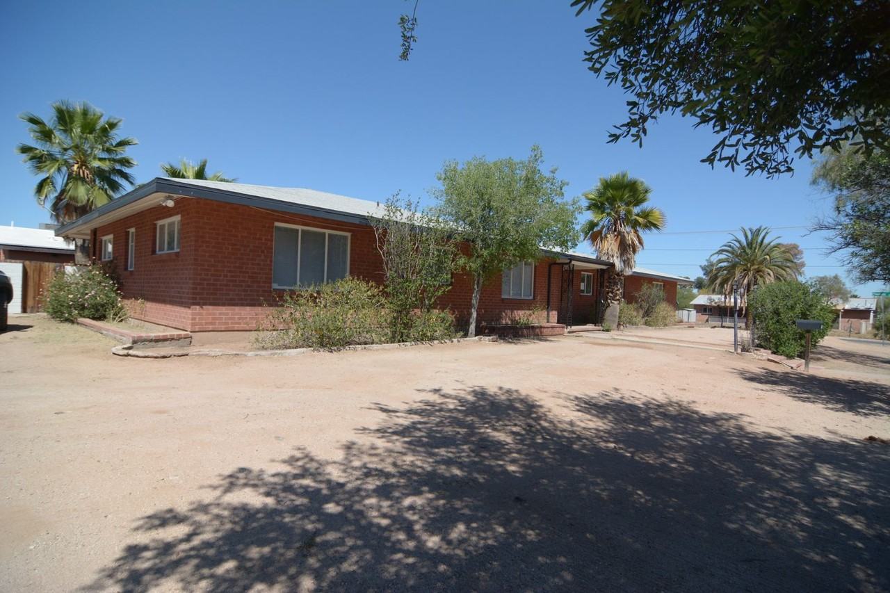 1711 N Mountain Ave - Photo 2 of 31