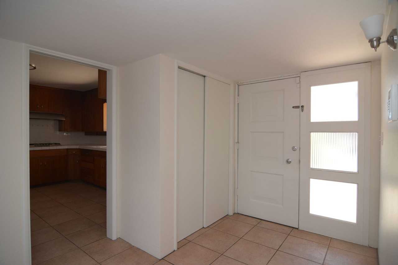 1711 N Mountain Ave - Photo 4 of 31