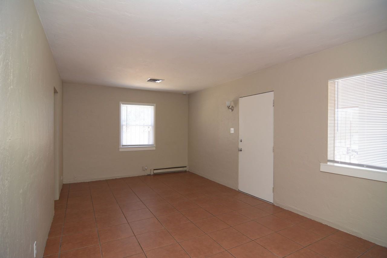 1810 E Water St - Photo 3 of 19