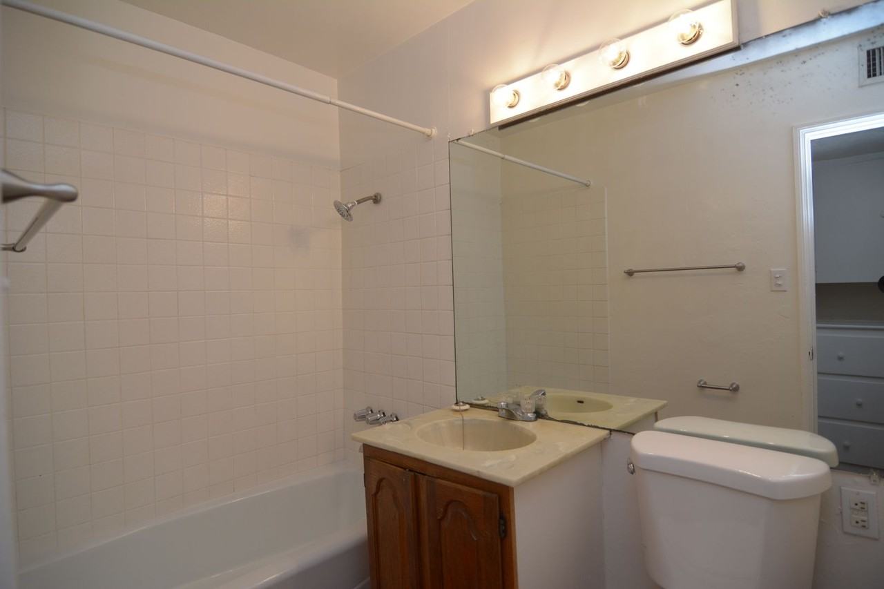 1810 E Water St - Photo 5 of 19