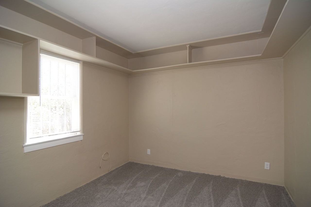 1810 E Water St - Photo 6 of 19