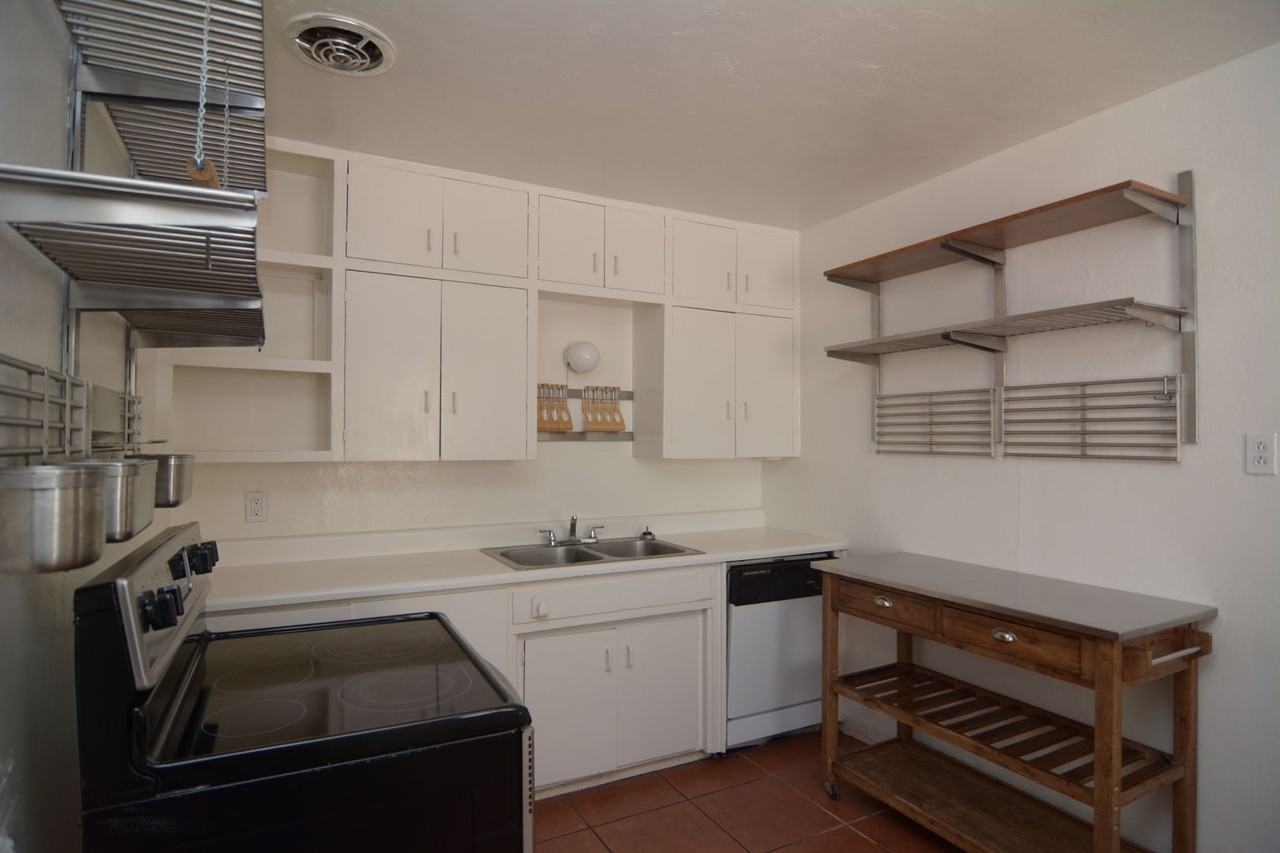 1810 E Water St - Photo 7 of 19