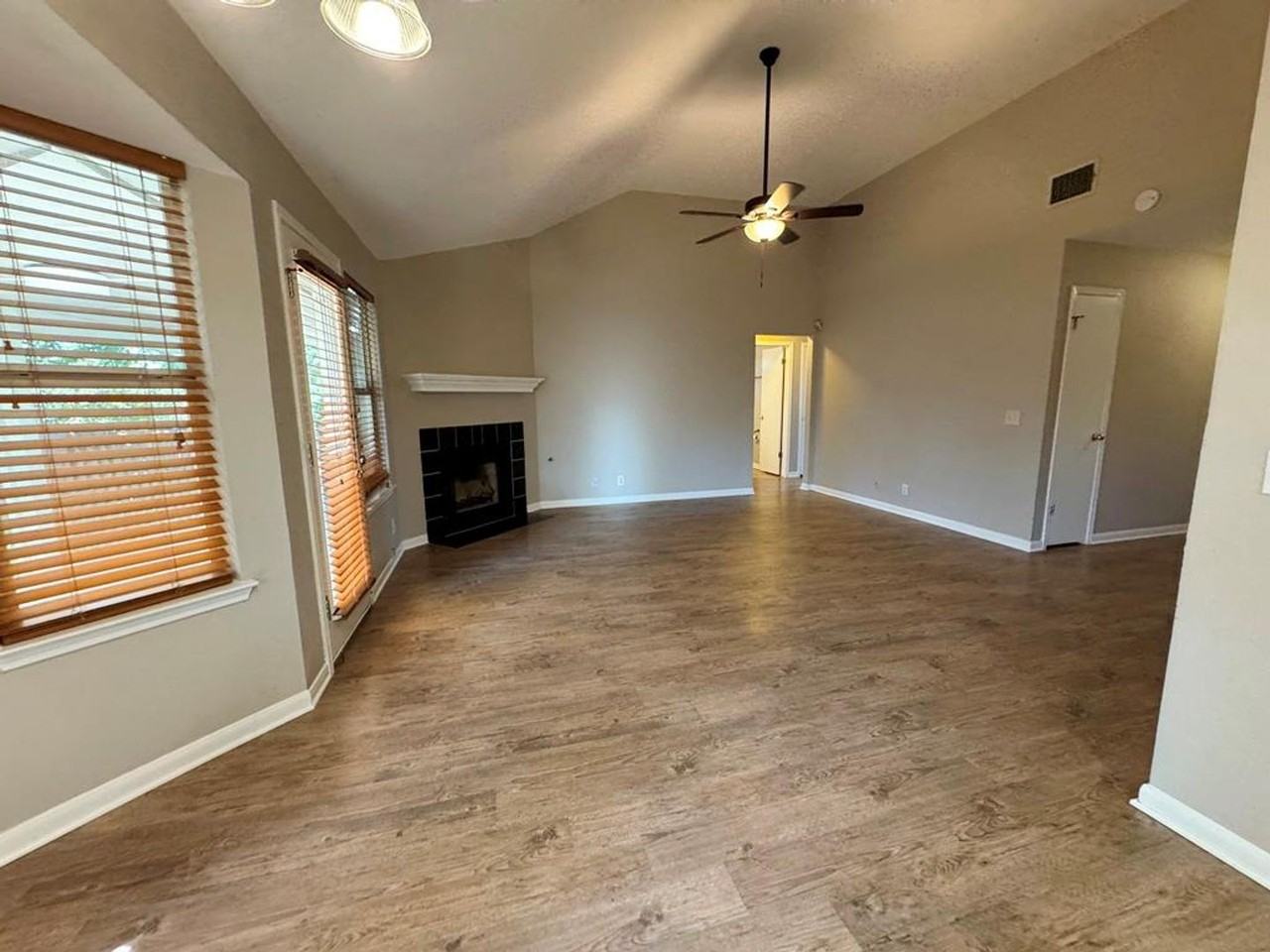 219 Crystal Knoll Blvd - Photo 3 of 32