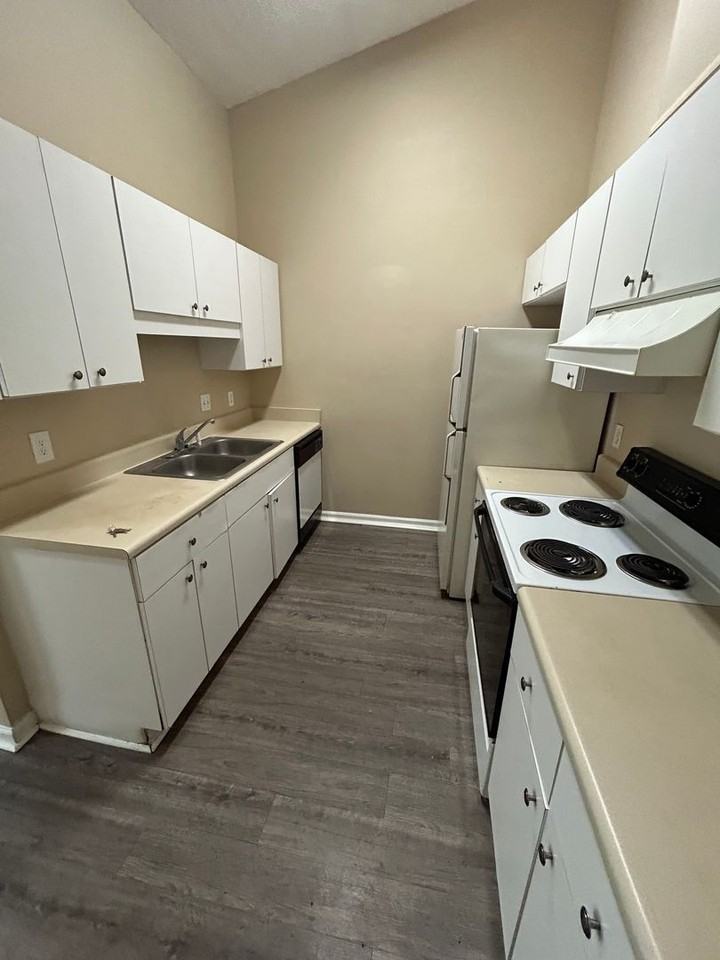 2896 Gulfwind Dr W - Photo 4 of 21