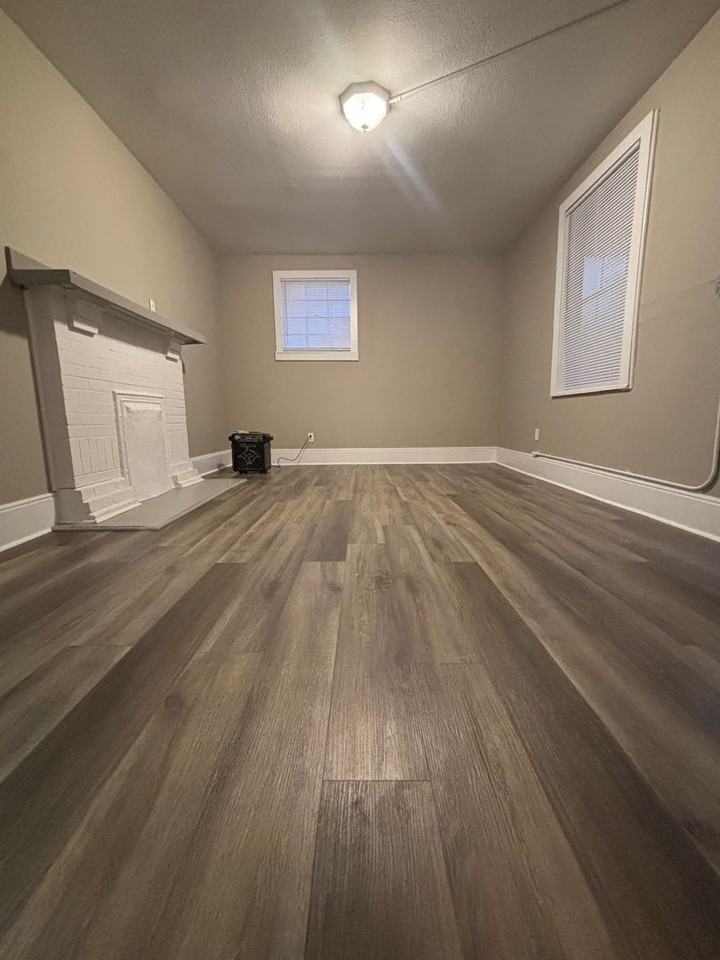 457 Roanoke Ave - Photo 2 of 17