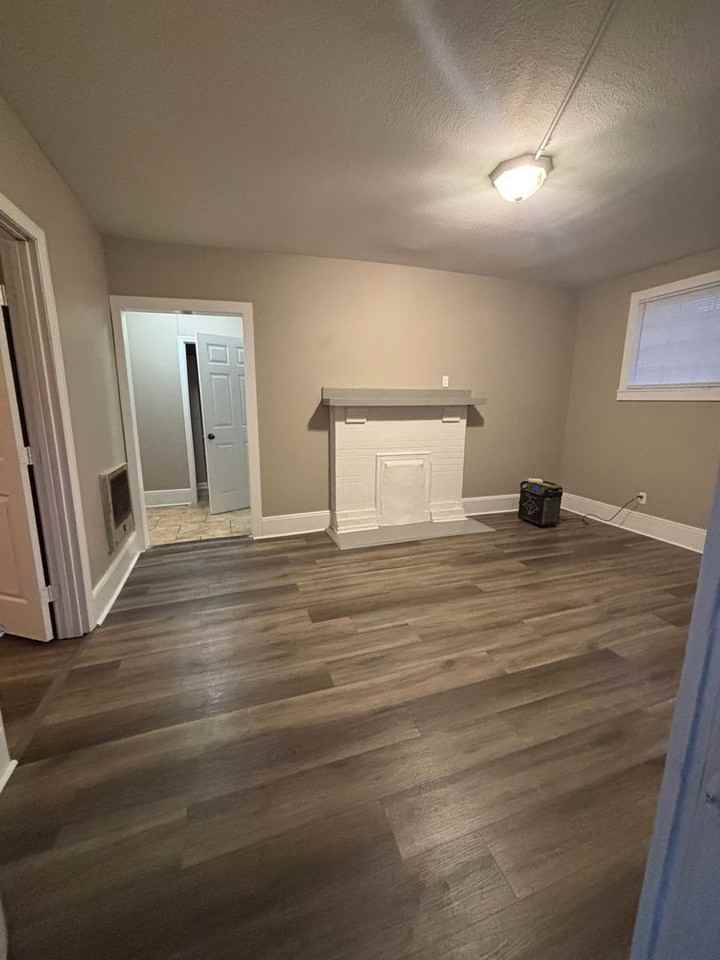 457 Roanoke Ave - Photo 7 of 17