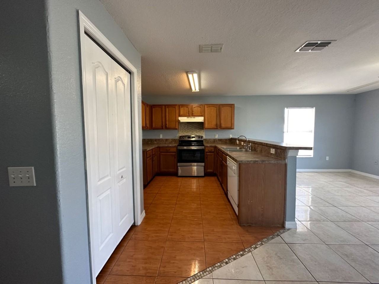 662 Yak Ct - Photo 4 of 25