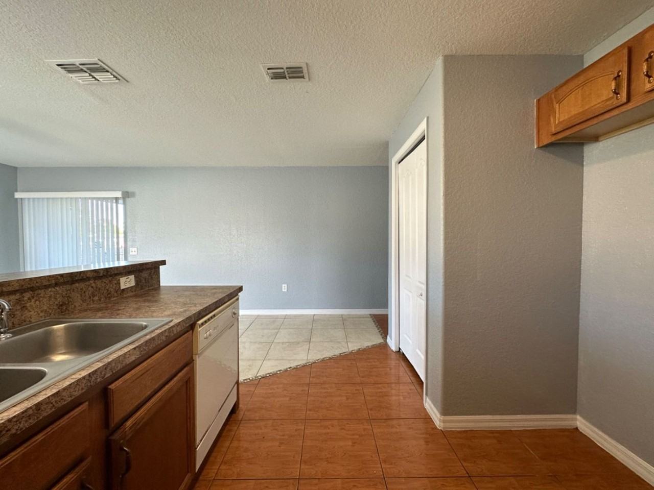 662 Yak Ct - Photo 6 of 25