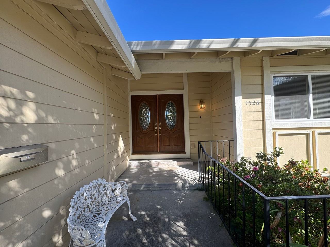 1528 Siskiyou Dr - Photo 2 of 45