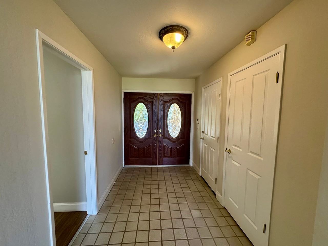 1528 Siskiyou Dr - Photo 3 of 45