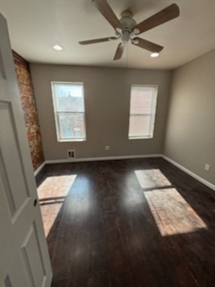 1835 E Monmouth St - Photo 3 of 15