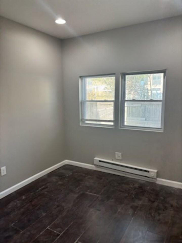 1835 E Monmouth St - Photo 4 of 15