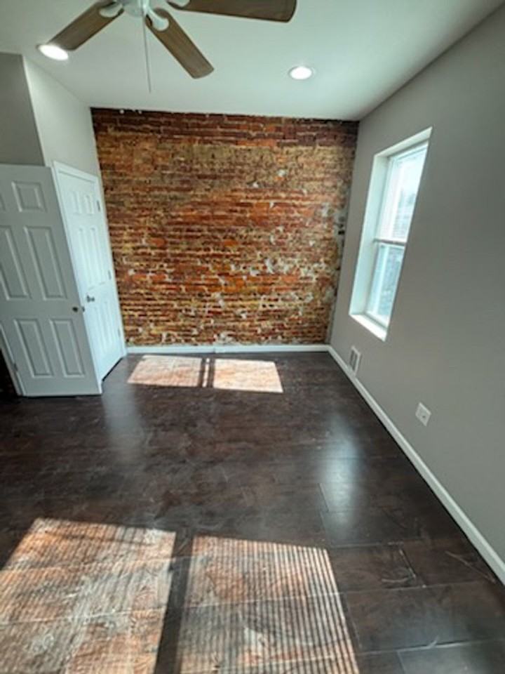 1835 E Monmouth St - Photo 5 of 15