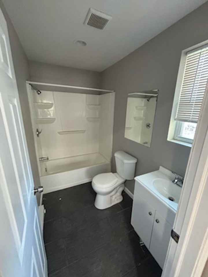 1835 E Monmouth St - Photo 6 of 15