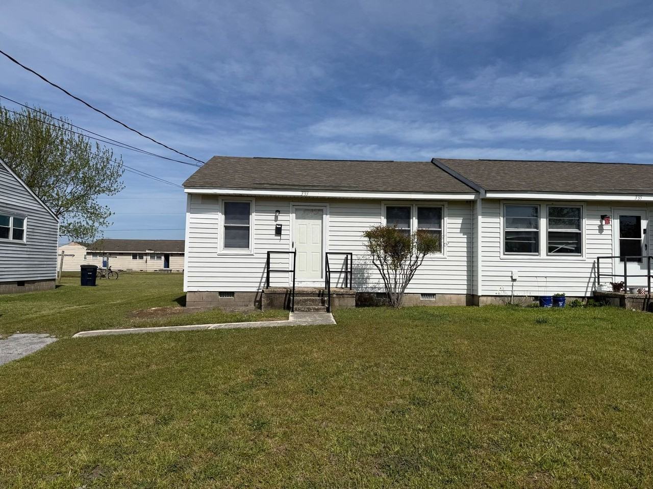333 Starling St - Photo 2 of 10