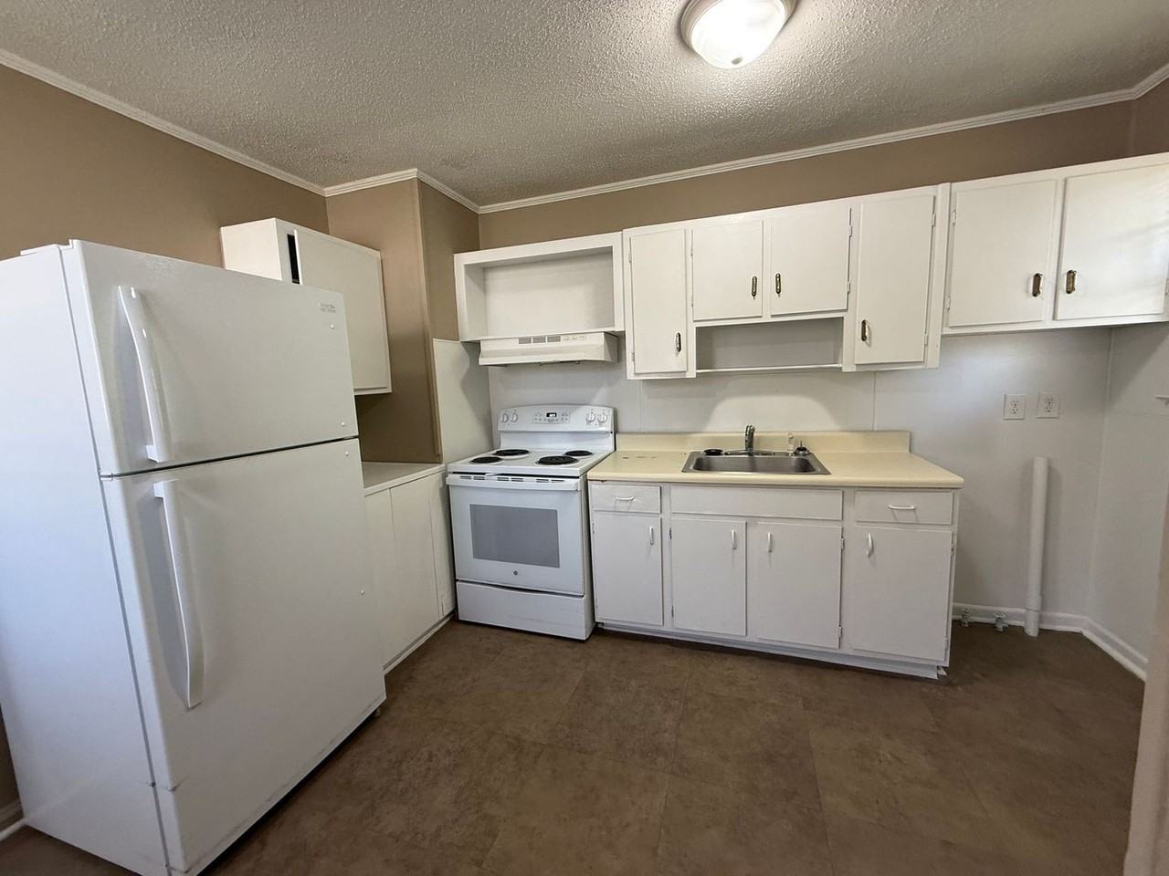 2255 Onslow Dr - Photo 2 of 12