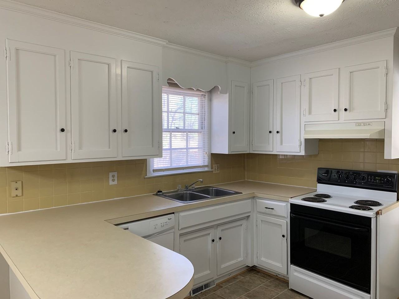 41 Maybrook Dr - Photo 2 of 15