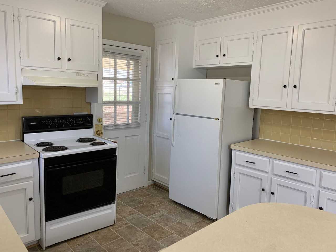 41 Maybrook Dr - Photo 3 of 15