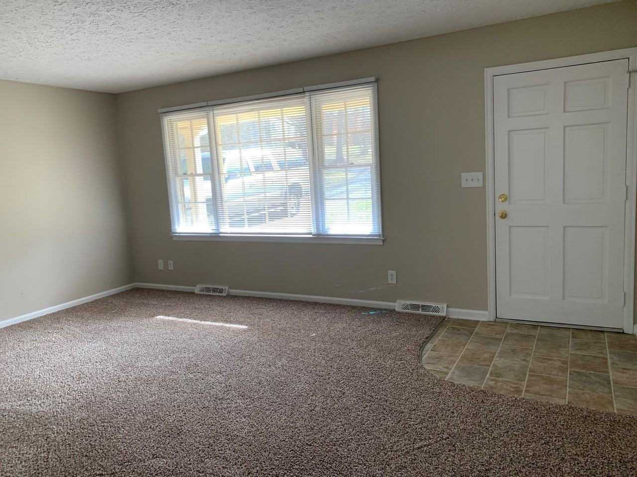 41 Maybrook Dr - Photo 5 of 15