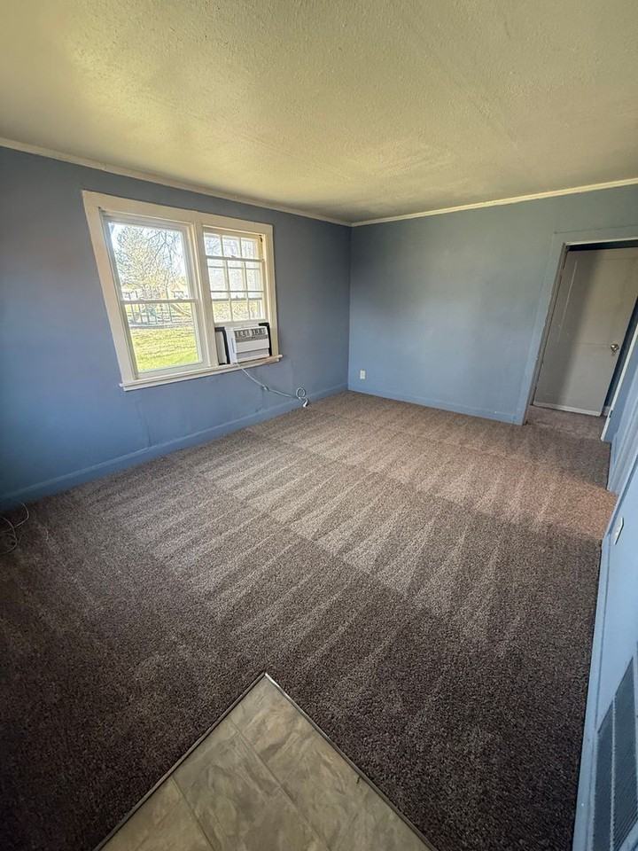 1815 N Madison St - Photo 3 of 10