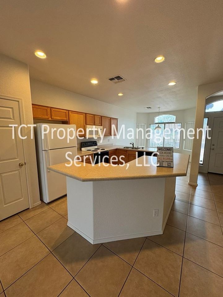 12859 W Sells Dr - Photo 4 of 13